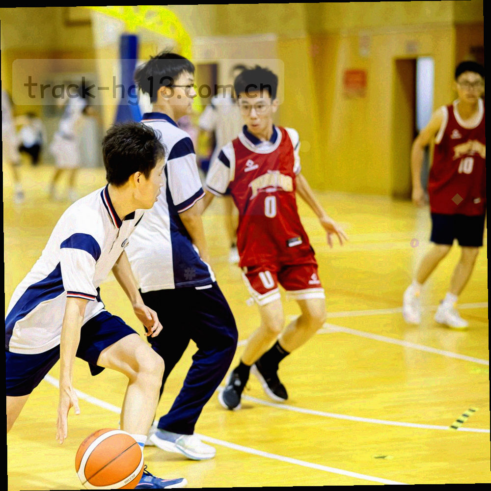 计时器与秒表特写，荧光绿数字反光落在冷色金属表面